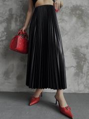 pliseli deri görünümlü uzun etek asm450 siyah 3